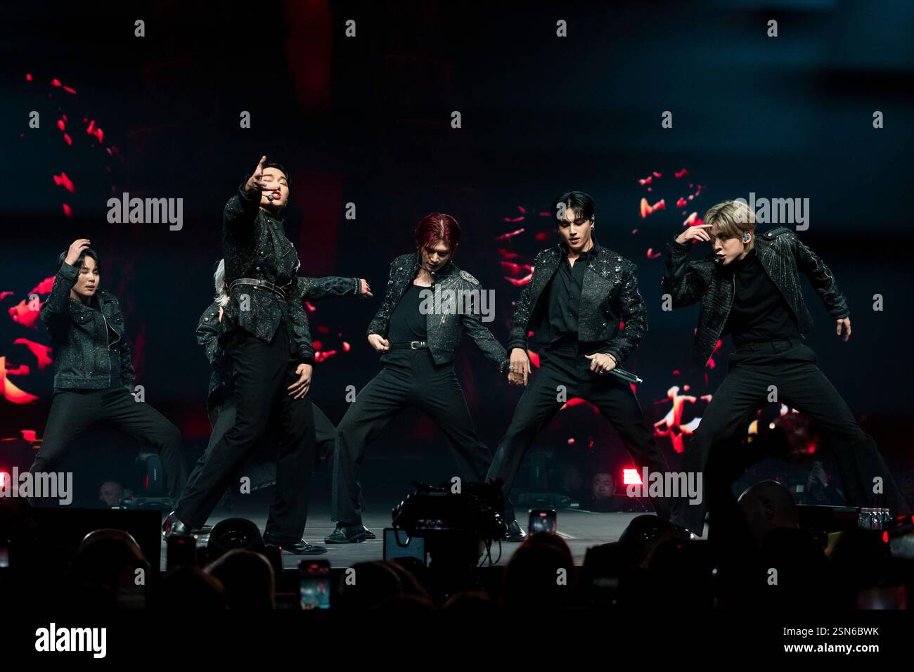 Milano, Italia. 20 gennaio 2025. Il boy Group K-Pop ATEEZ si esibisce all'Unipol Forum per il loro Towards the Light: Will to Power 2025 Europe Tour Foto Stock