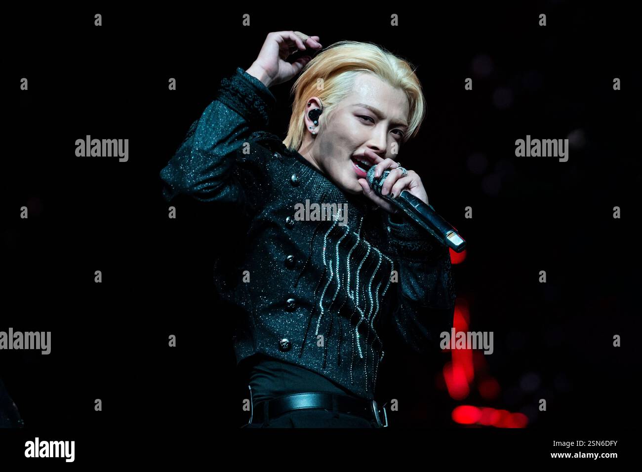 Milano, Italia. 20 gennaio 2025. Il boy Group K-Pop ATEEZ si esibisce all'Unipol Forum per il loro Towards the Light: Will to Power 2025 Europe Tour Foto Stock