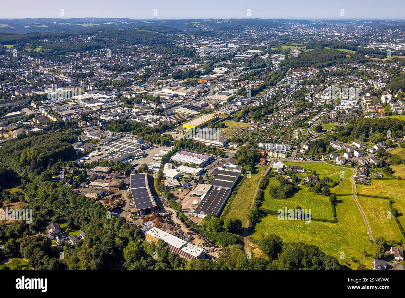 Vista aerea, zona industriale di Prinzenstraße, vista distante e vista di Lindenberg, Schwelm, regione della Ruhr, Renania settentrionale-Vestfalia, Germania Foto Stock