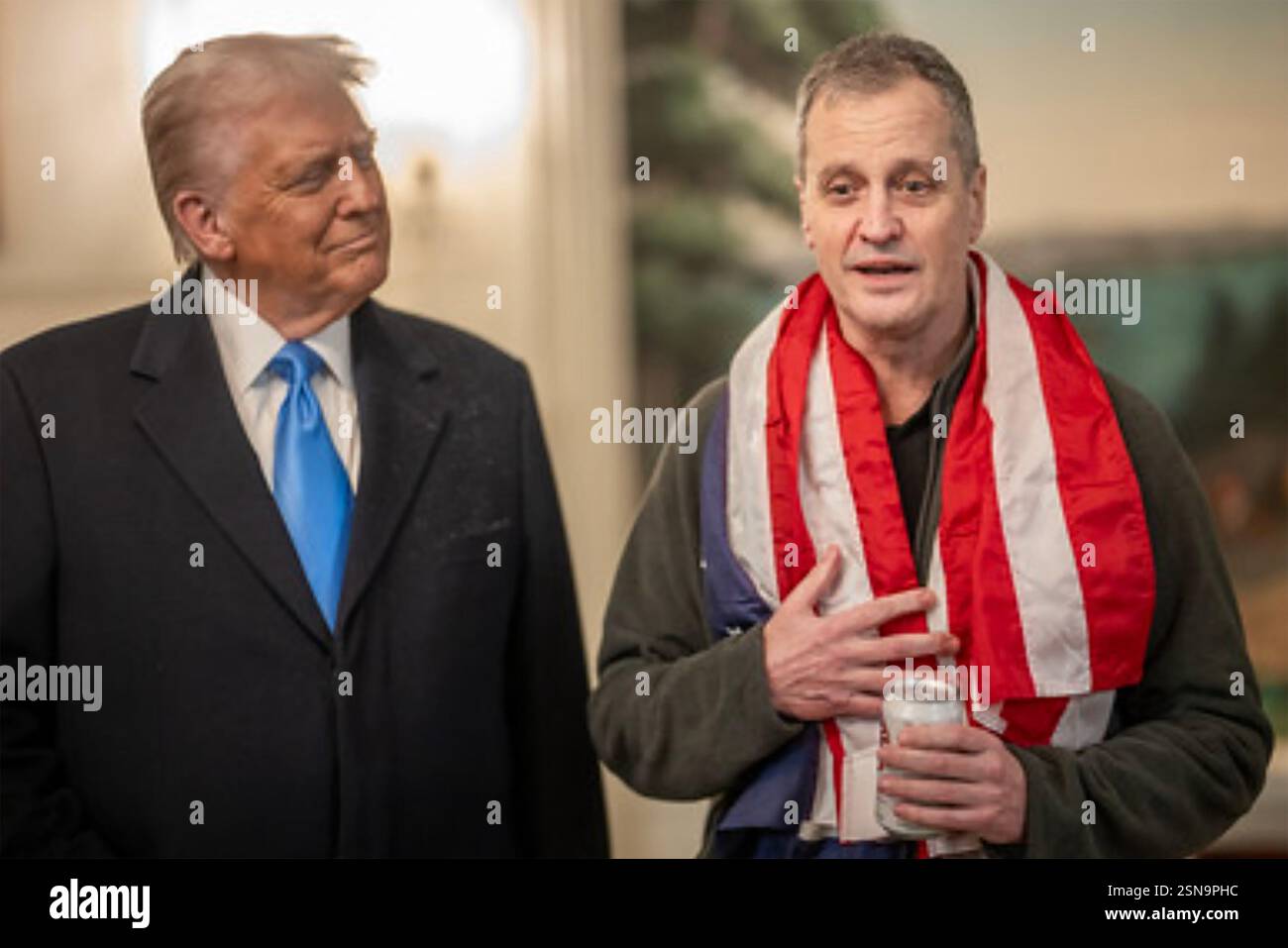 DONALD TRUMP, presidente degli Stati Uniti con l'ostaggio russo rilasciato Marc Fogel, alla Casa Bianca, 11 febbraio 2025. Foto: Casa Bianca Foto Stock