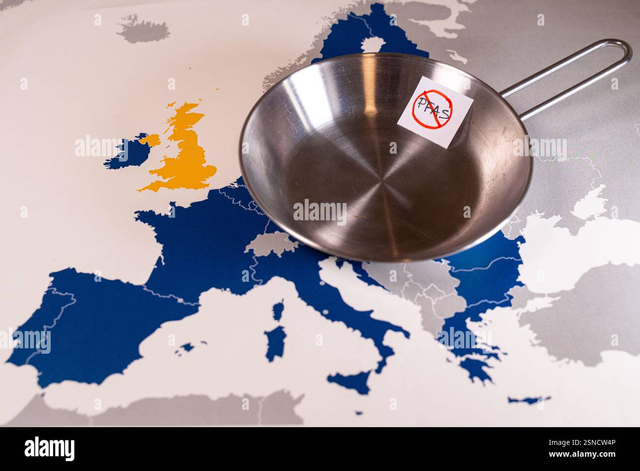 Padella senza sostanze PFAS o polifluoroalchiliche che favoriscono una cucina sana nell'unione europea Foto Stock