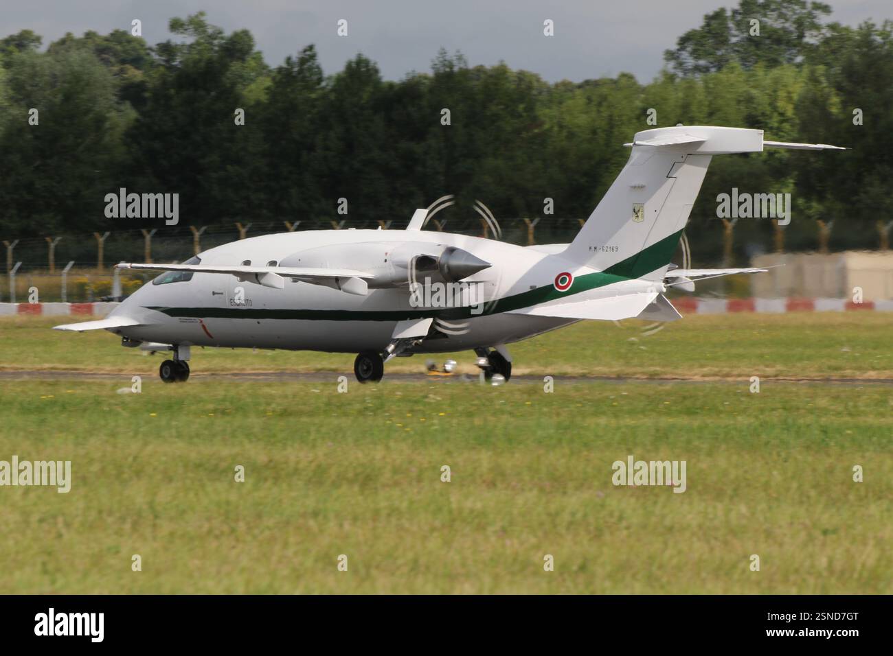 MM62169, un Piaggio P-180 Avanti gestito dall'Esercito Italiano, presso RAF Fairford nel Gloucestershire, Inghilterra, durante il Royal International Air Tattoo 2024 (RIAT 2024). Foto Stock