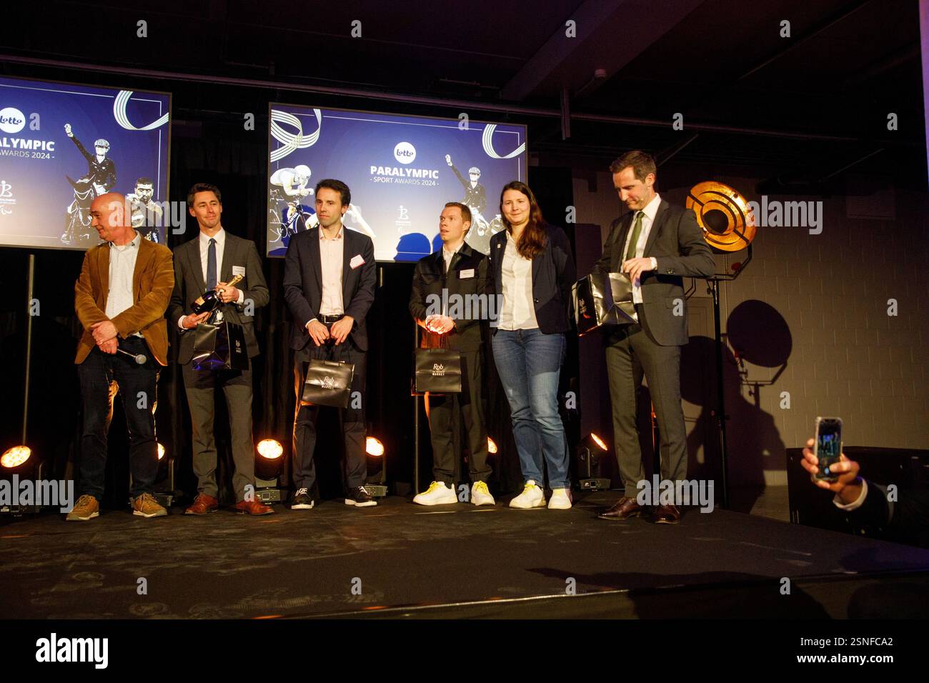 Sint Pieters Leeuw, Belgio. 13 febbraio 2025. I vincitori hanno illustrato lo spettacolo "Paralympic Sport Awards 2024" per i migliori atleti e allenatori paralimpici belgi, giovedì 13 febbraio 2025 a Ruisbroek, Sint-Pieters-Leeuw. BELGA FOTO HATIM KAGHAT credito: Belga News Agency/Alamy Live News Foto Stock
