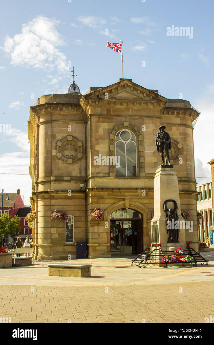 14 settembre 2017 il bellissimo municipio di Coleraine nel Diamond nel centro della città di Coleraine. Questo grandioso edificio municipale abbellisce il centro della città ed è Foto Stock