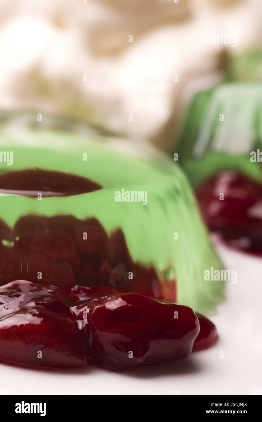 Gelatina con marmellata e panna acida, lodz, polonia Foto Stock
