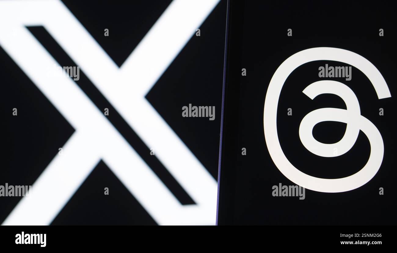 Il logo Threads viene visualizzato su uno smartphone e Twitter (X) sullo sfondo Foto Stock