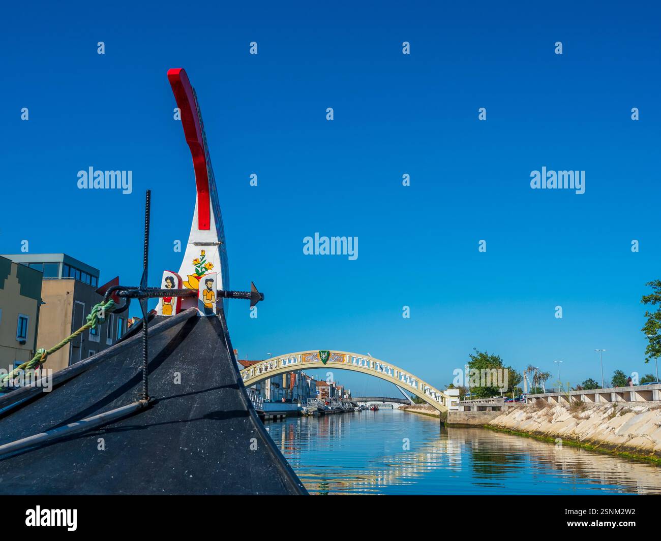 Viste dal battello sul canale, Aveiro, Portogallo. Foto Stock