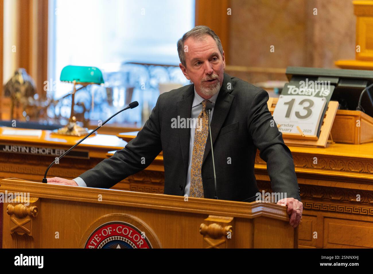 Denver, Colorado, Stati Uniti. 13 febbraio 2025. Paul Lundeen, leader della minoranza del Senato del Colorado, R-Monument, parla ai suoi colleghi del Senato del Colorado presso il Campidoglio del Colorado a Denver giovedì 13 febbraio 2025. (Immagine di credito: © Jesse Paul/Colorado Sun tramite ZUMA Press Wire) SOLO PER USO EDITORIALE! Non per USO commerciale! Foto Stock