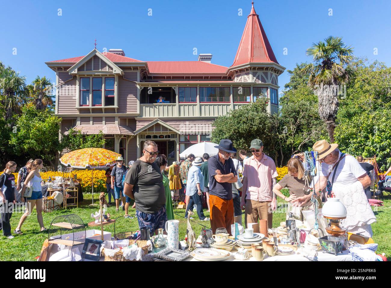 Mercato dell'annata presso Avebury House, Eveleyn Couzins Avenue, Richmond, Christchurch (Ōtautahi), regione di Canterbury, nuova Zelanda Foto Stock
