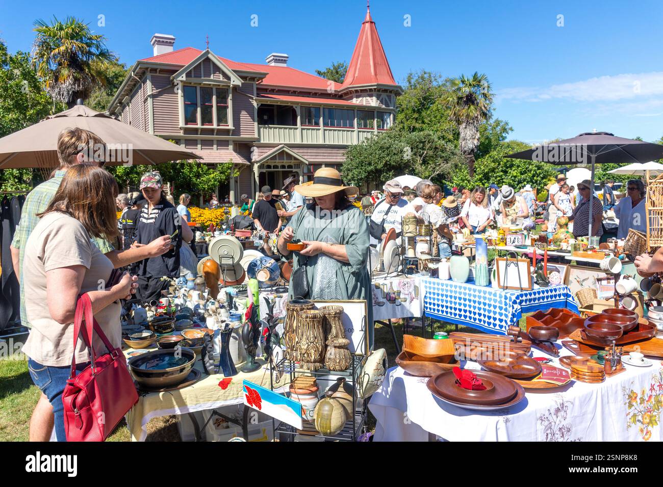Mercato dell'annata presso Avebury House, Eveleyn Couzins Avenue, Richmond, Christchurch (Ōtautahi), regione di Canterbury, nuova Zelanda Foto Stock