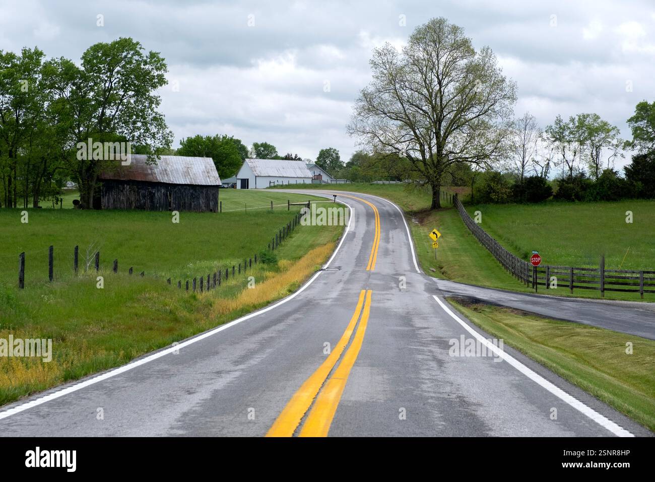 Splendide colline panoramiche e dolcemente ondulate della campagna settentrionale del Kentucky lungo l'autostrada 421 a nord di Frankfort Foto Stock