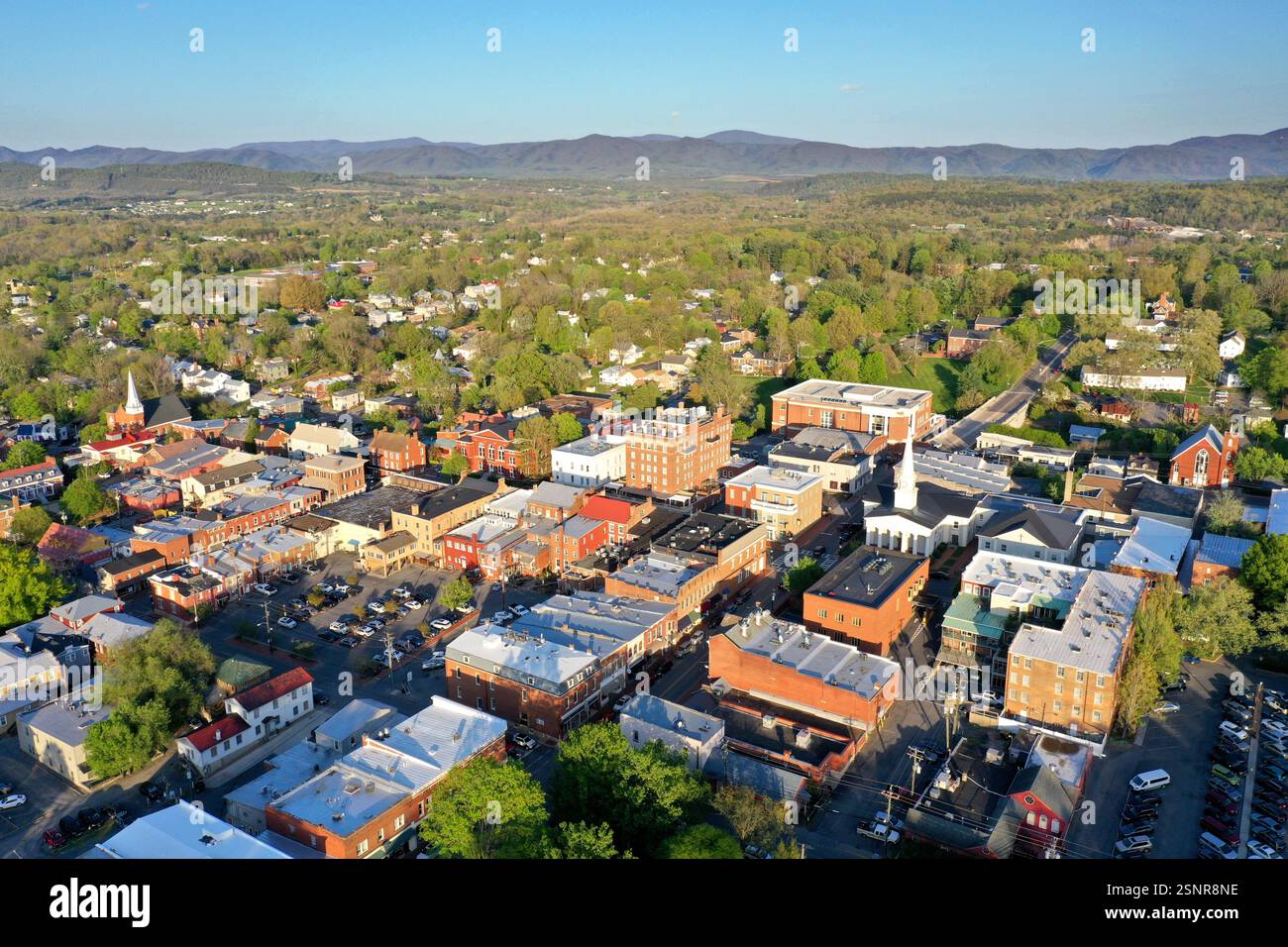 Vista aerea di Lexington, Virginia, in primavera, nella valle dello Shenandoah Foto Stock