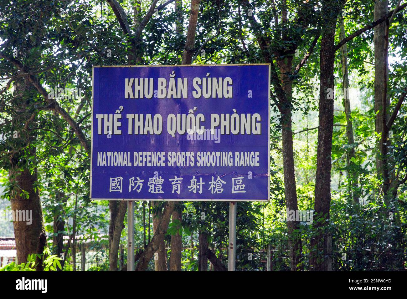 Segno del National Defence Sports Shooting Range presso Cu chi Tunnels, ho chi Minh - Saigon, Vietnam, sabato 9 novembre 2024. Foto: David Rowland Foto Stock