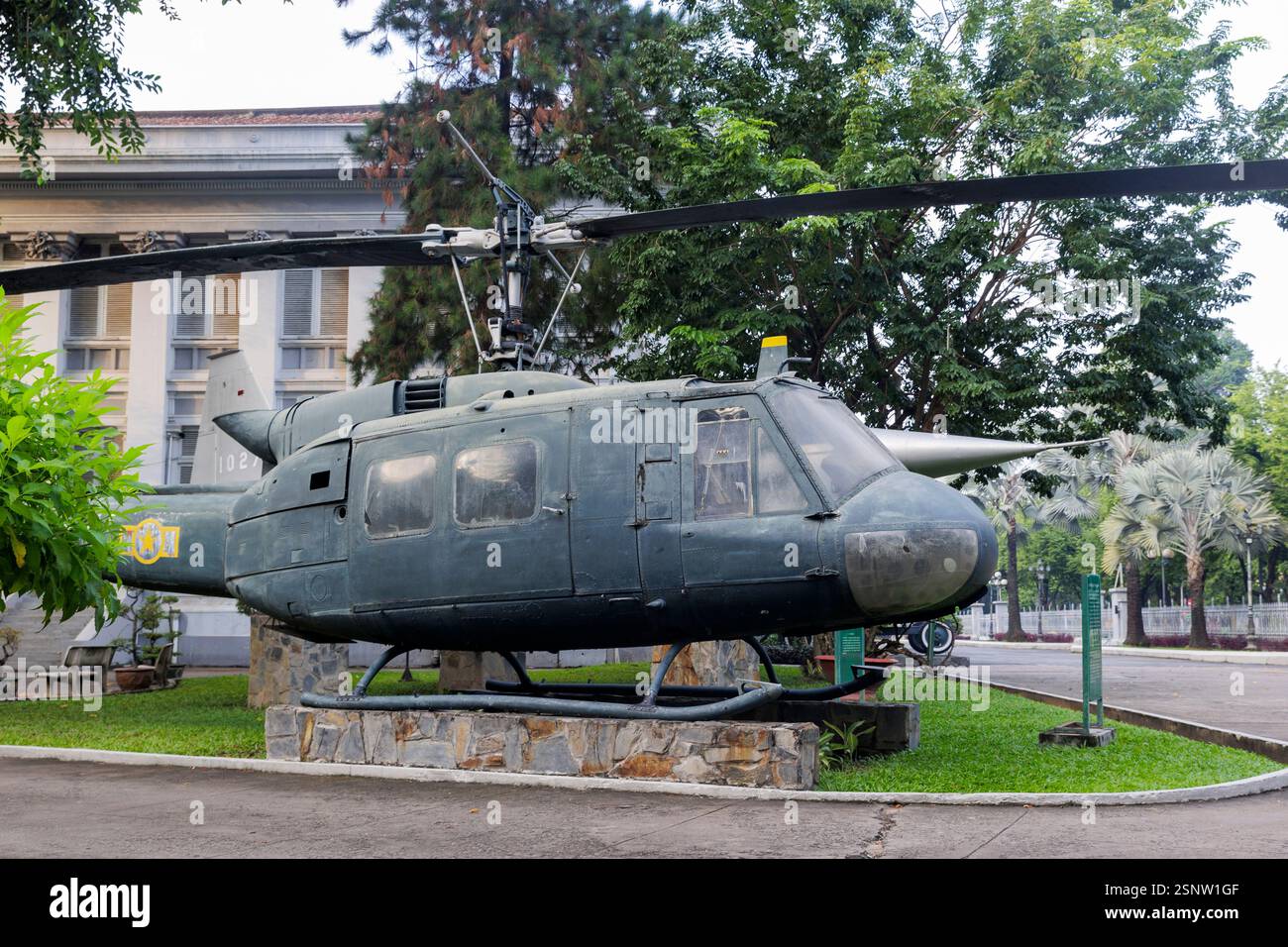Un elicottero UH-1 - Huey in mostra al Museo di ho chi Minh - Saigon, Vietnam, domenica 10 novembre 2024. Foto: David Rowland / One-Image.com Foto Stock