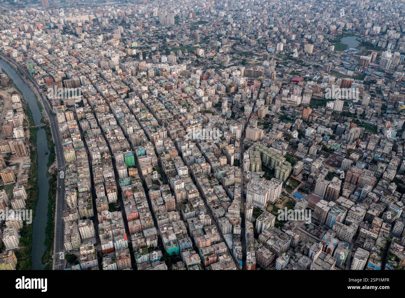 Una vista aerea di Dacca, una delle città più densamente popolate del mondo. Dacca, Bangladesh. Foto Stock