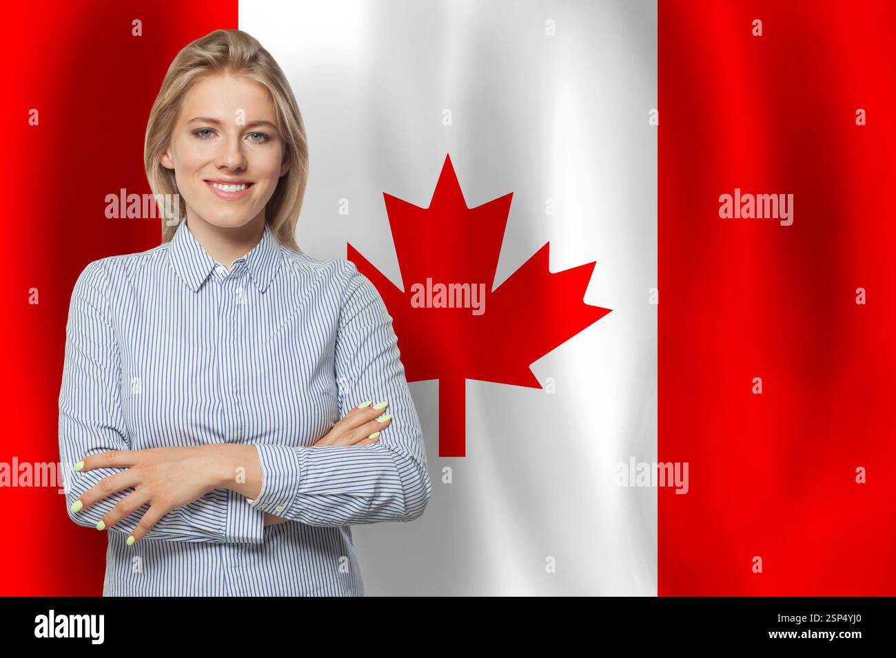 Bella donna felice con bandiera del Canada Foto Stock