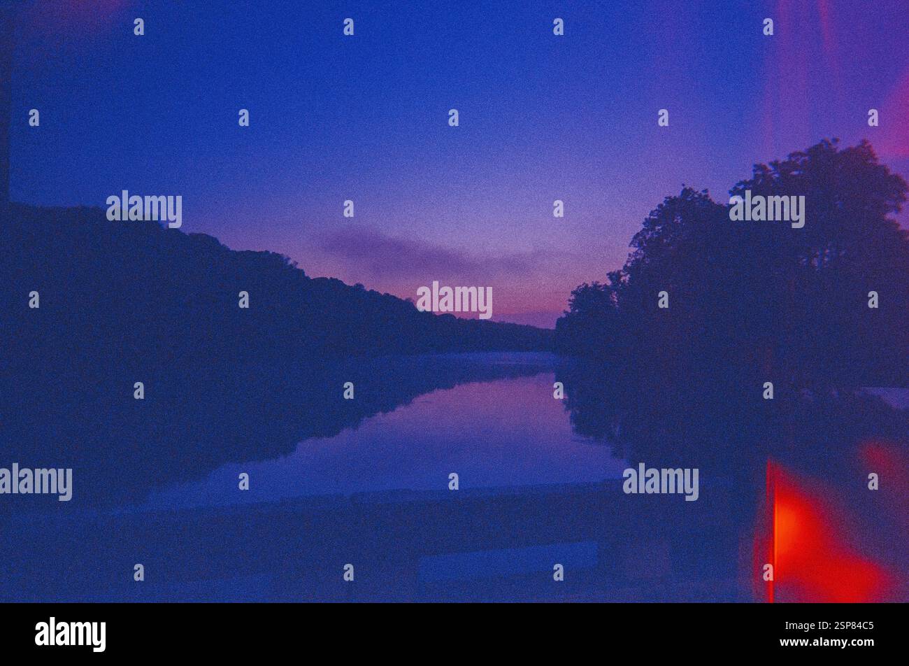 Crepuscolo sul fiume Shenandoah in Analog Foto Stock