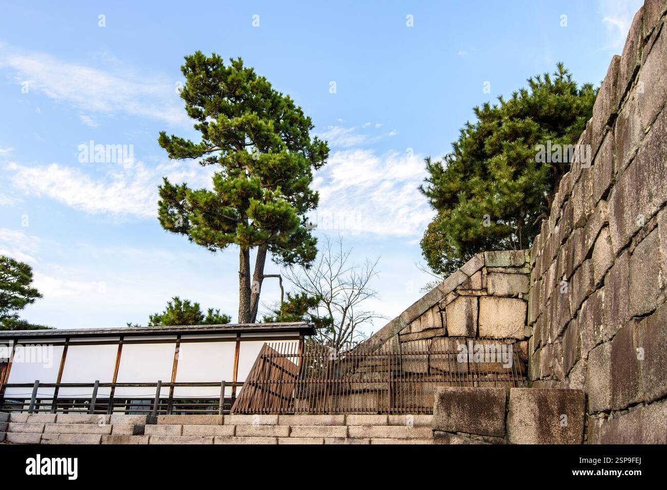 Antica residenza giapponese Tokugawa Shogun del castello Nijo nella città di Kyoto, Giappone, il 12 novembre 2017 Foto Stock