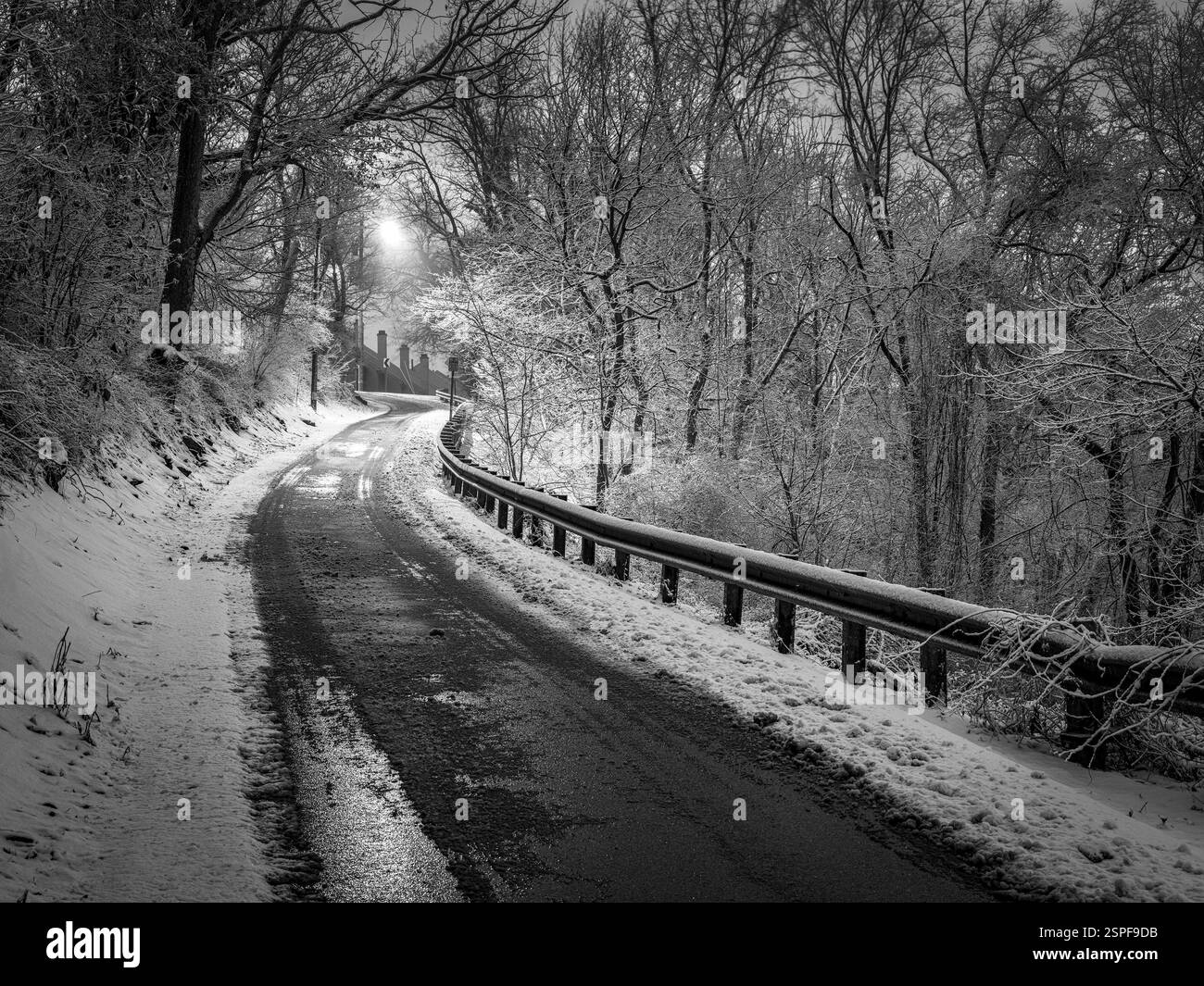 Scene invernali innevate colline innevate di notte, Pennsylvania USA Foto Stock