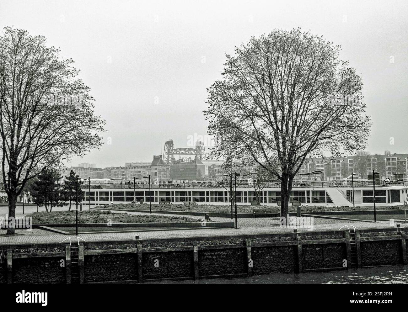 Porto di rotterdam con ponte 'The Hef' Foto Stock
