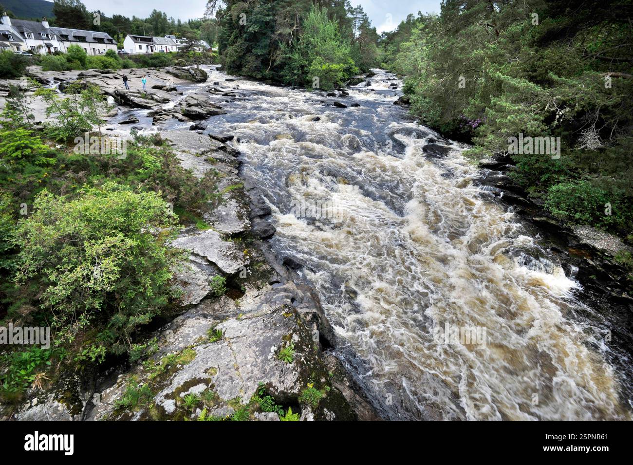 fiume dochart, che scorre attraverso killin, perthshire, scozia Foto Stock