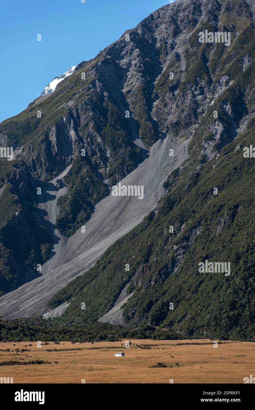 Mount Cook, 2 febbraio 2025: Pendii lungo la Hooker Valley Foto Stock