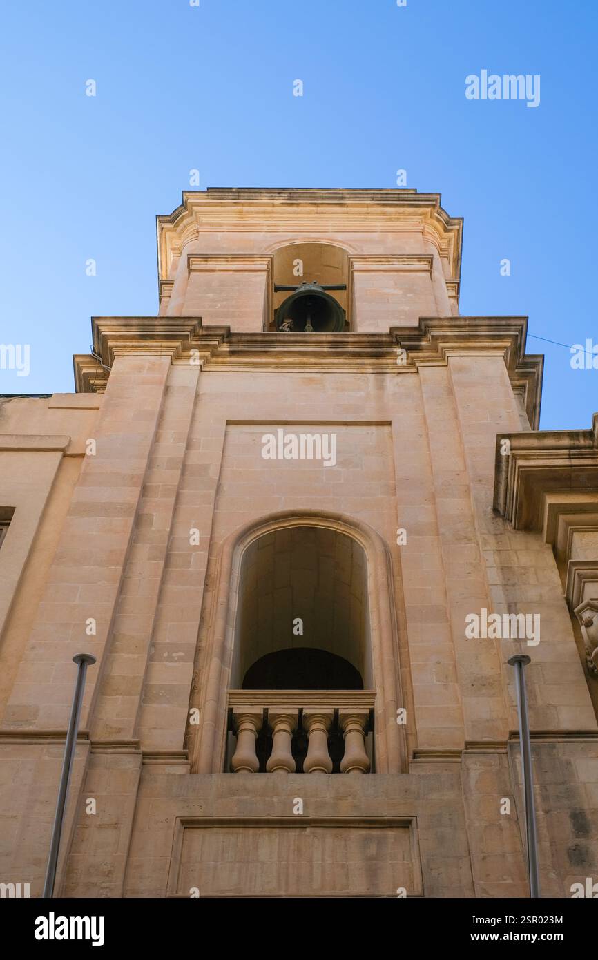Campanile della chiesa di Sant'Agostino lungo Old Bakery Street, la Valletta, Malta Foto Stock