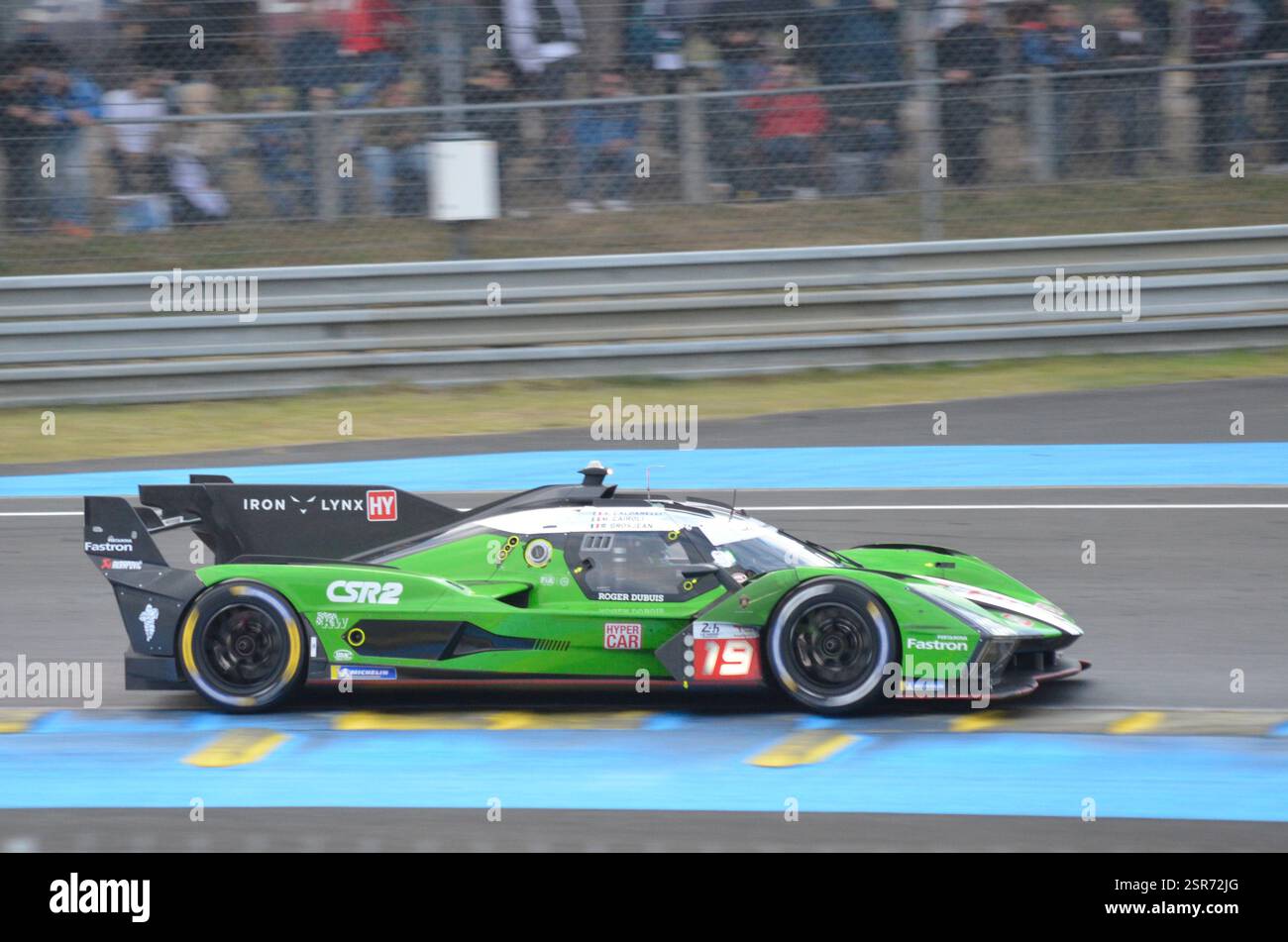 Iron Lynx è entrata nella Lamborghini SC63 LMDh Hypercar di Matteo Cairoli, Andrea Calderelli e Romain Grosjean a Tertre Rouge alla 24 ore di LeMans 2024 Foto Stock