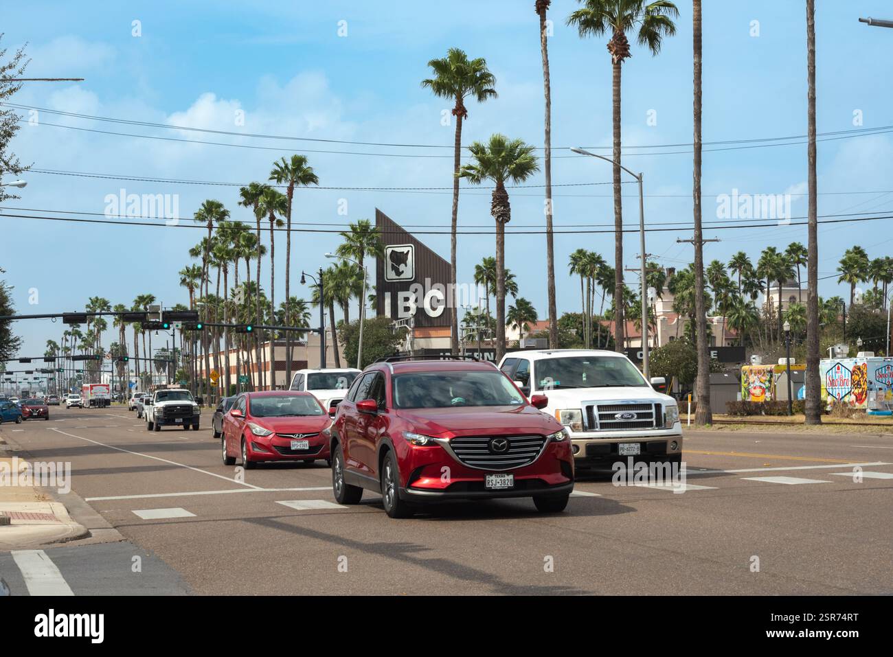 Traffico sull'autostrada, U.S. Business 83, centro di McAllen, Texas, Stati Uniti. Foto Stock