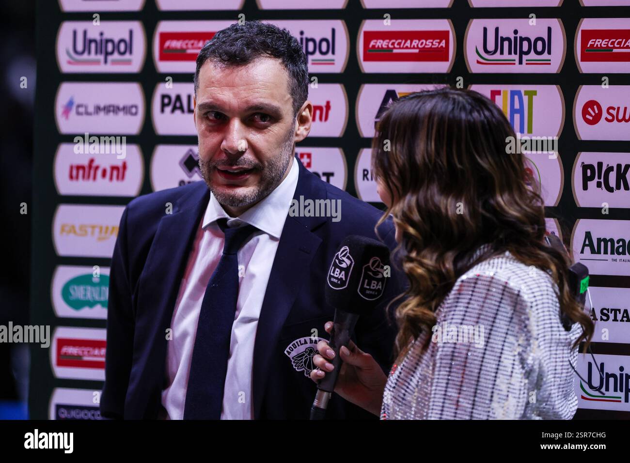 Torino, Italia. 13 febbraio 2025. Paolo Galbiati Head Coach di Dolomiti energia Trentino intervistato durante la finale di LBA Frecciarossa Final Eight 2025 tra Dolomiti energia Trentino e UNAHOTELS Reggio Emilia all'Inalpi Arena. Dolomiti energia Trentino 85 | 80 UNAHOTELS Reggio Emilia (foto di Fabrizio Carabelli/SOPA Images/Sipa USA) crediti: SIPA USA/Alamy Live News Foto Stock