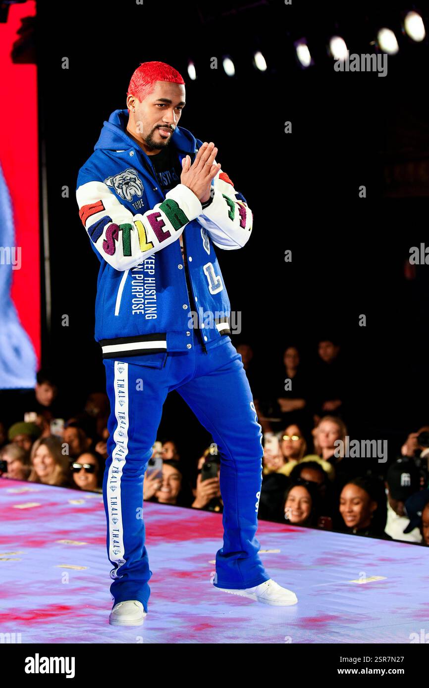 Model Walk la passerella alla New York Fashion Week autunno 2025, che si tiene a New York dal 6 all'11 febbraio. Foto Stock