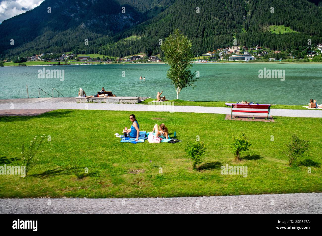 Bellissimo lago Achensee su soleggiate giornate estive, Tirolo, Austria Foto Stock