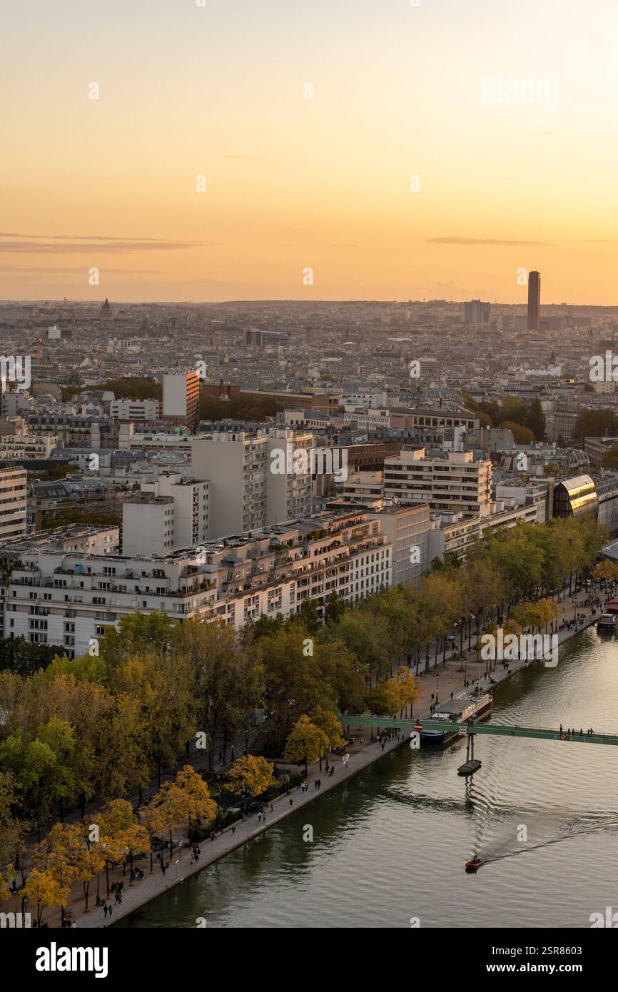 Vista aerea di Parigi con la Torre Montparnasse sullo sfondo Foto Stock