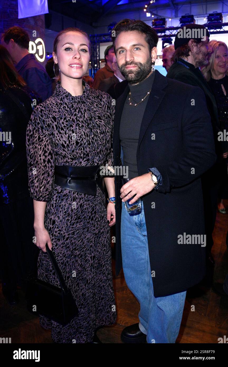 Sina Tkotsch und Arman Kashani bei der ARD Blue Hour 2025 im Rahmen der Berlinale 2025 im Hotel Telegraphenamt. Berlino, 14.02.2025 *** Sina Tkotsch e Arman Kashani all'ARD Blue Hour 2025 come parte della Berlinale 2025 presso l'Hotel Telegraphenamt Berlin, 14 02 2025 foto:Xn.xKubelkax/xFuturexImagex Blue_Hour_5390 Foto Stock