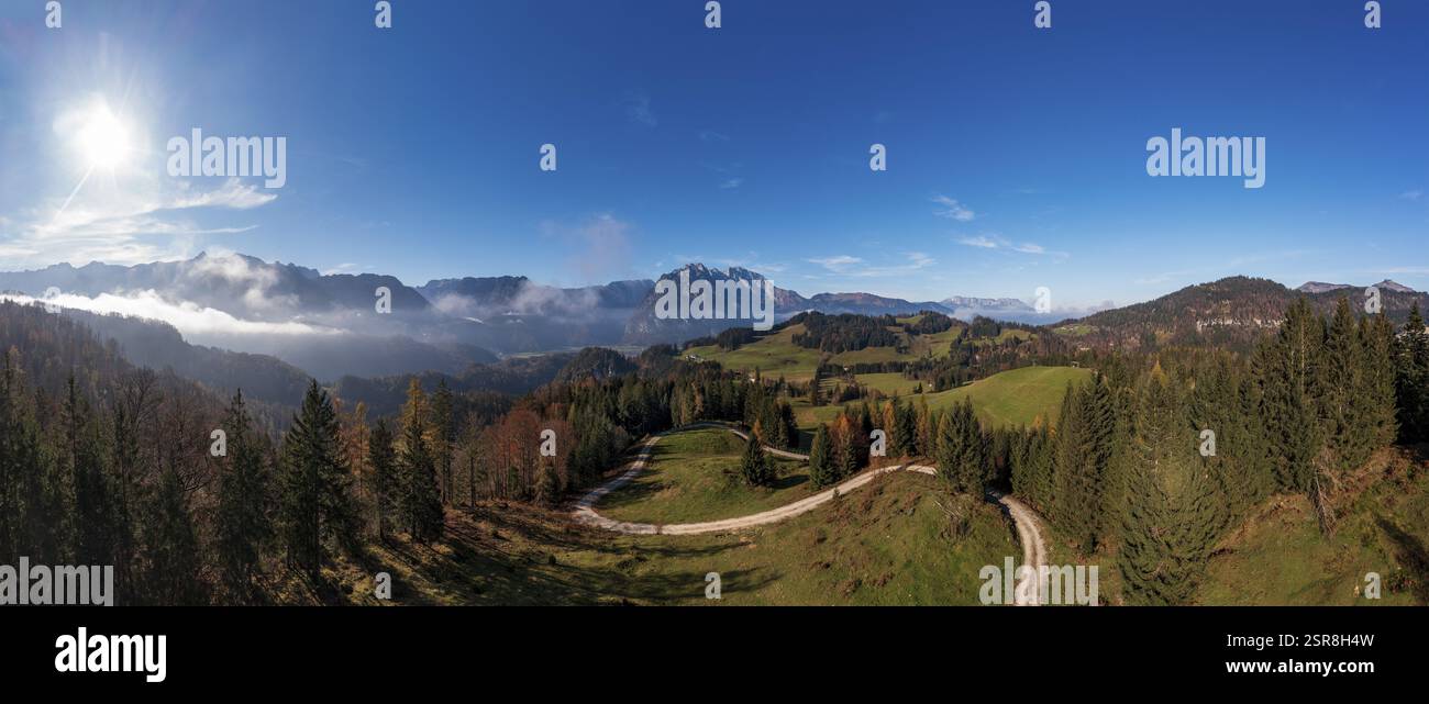 Colpo di droni, vista dall'altopiano di Moosegg all'Hoher Goell, Golling, gruppo di Osterhorn, provincia di Salisburgo, Austria, Europa Foto Stock