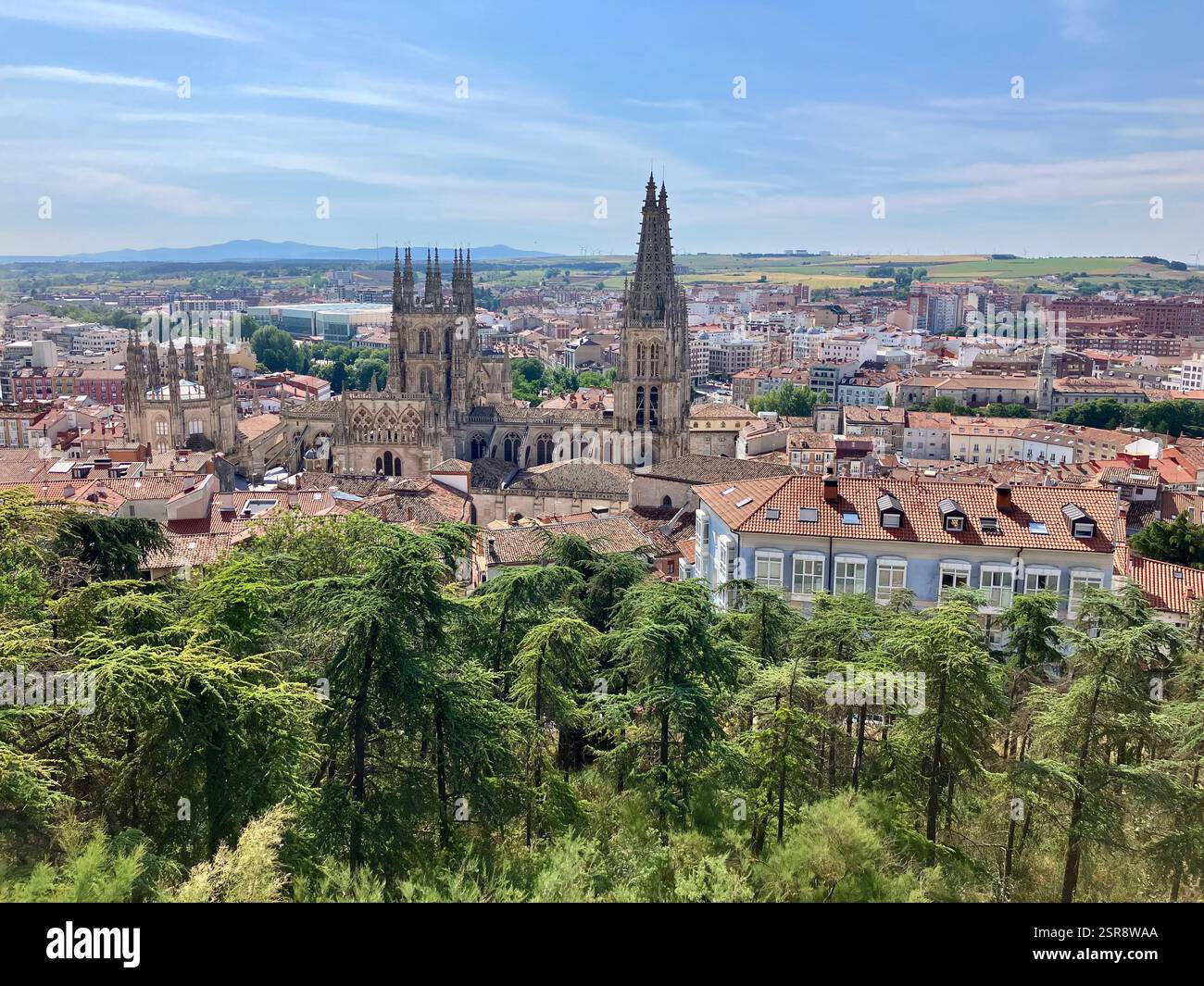 Vista della Cattedrale di Burgos da El Mirador del Castillo - Immagine stock catturata con smartphone