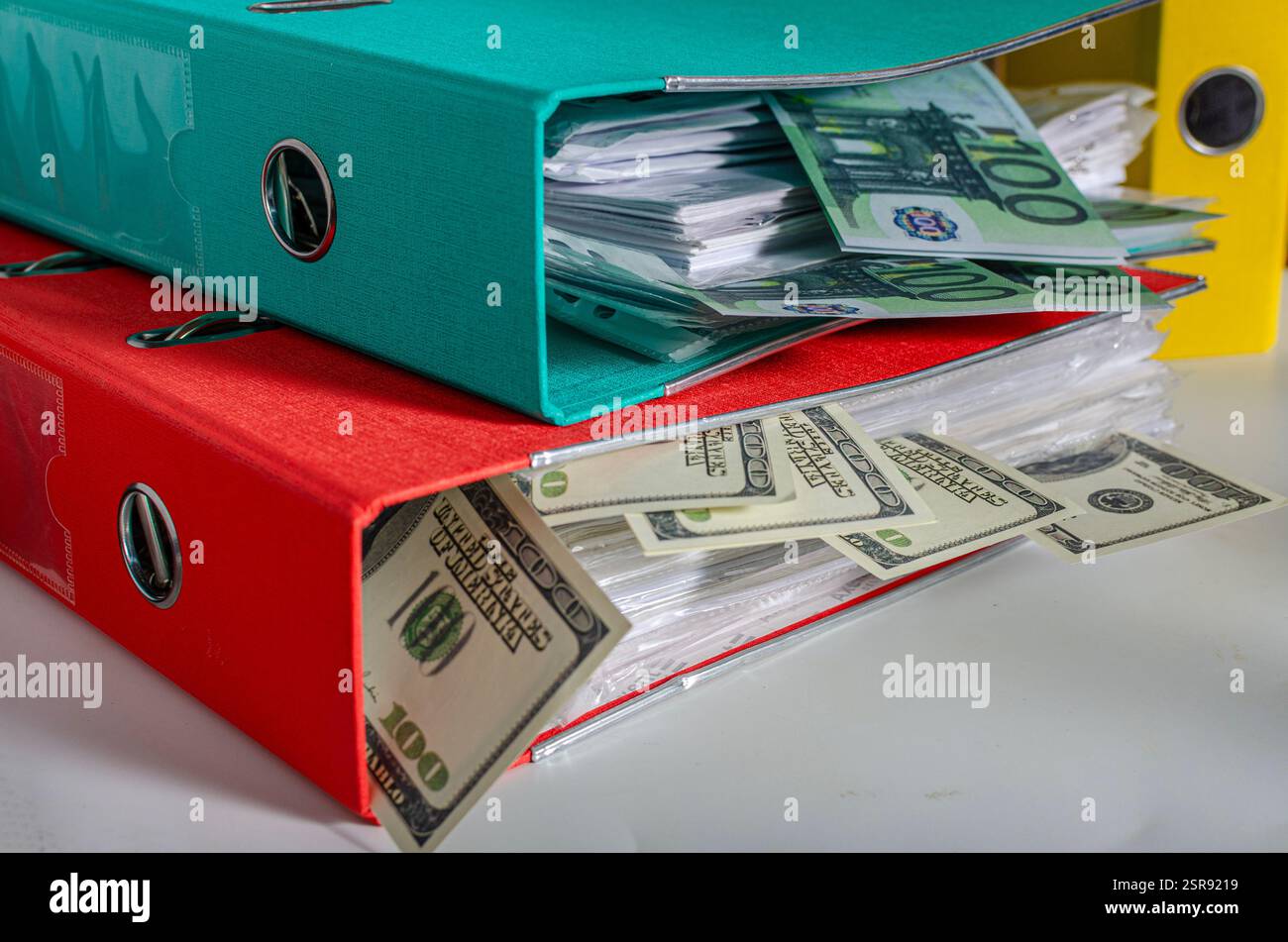 ​​financial scena trasmette l'idea di segretezza, gestione delle risorse o corruzione. Foto Stock