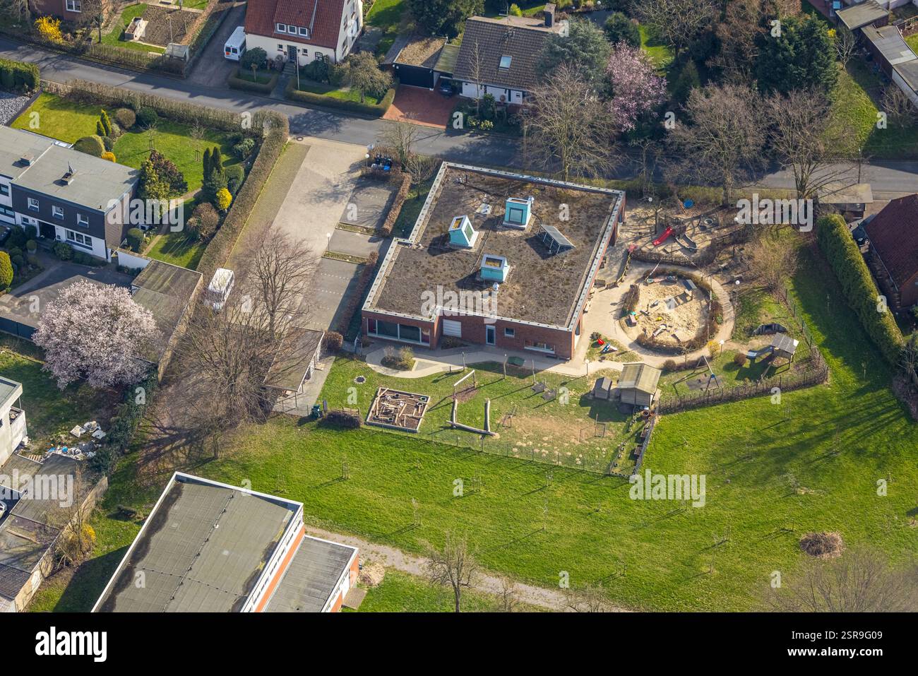 Vista aerea, asilo Pusteblume e parco giochi, Rhynern District, Hamm, Ruhr, Renania settentrionale-Vestfalia, Germania Foto Stock