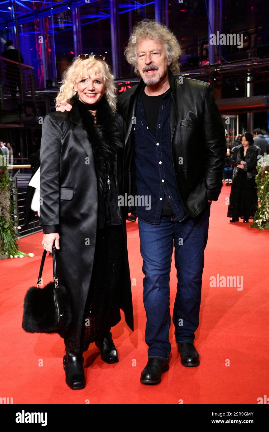 Wolfgang Niedecken mit Ehefrau Tina Golemiewski bei der Premiere des Kinofilms 'Like A complete Unknown' auf der Berlinale 2025 / 75. Internationale Filmfestspiele Berlin im Berlinale Palast. Berlino, 14.02.2025 Foto Stock