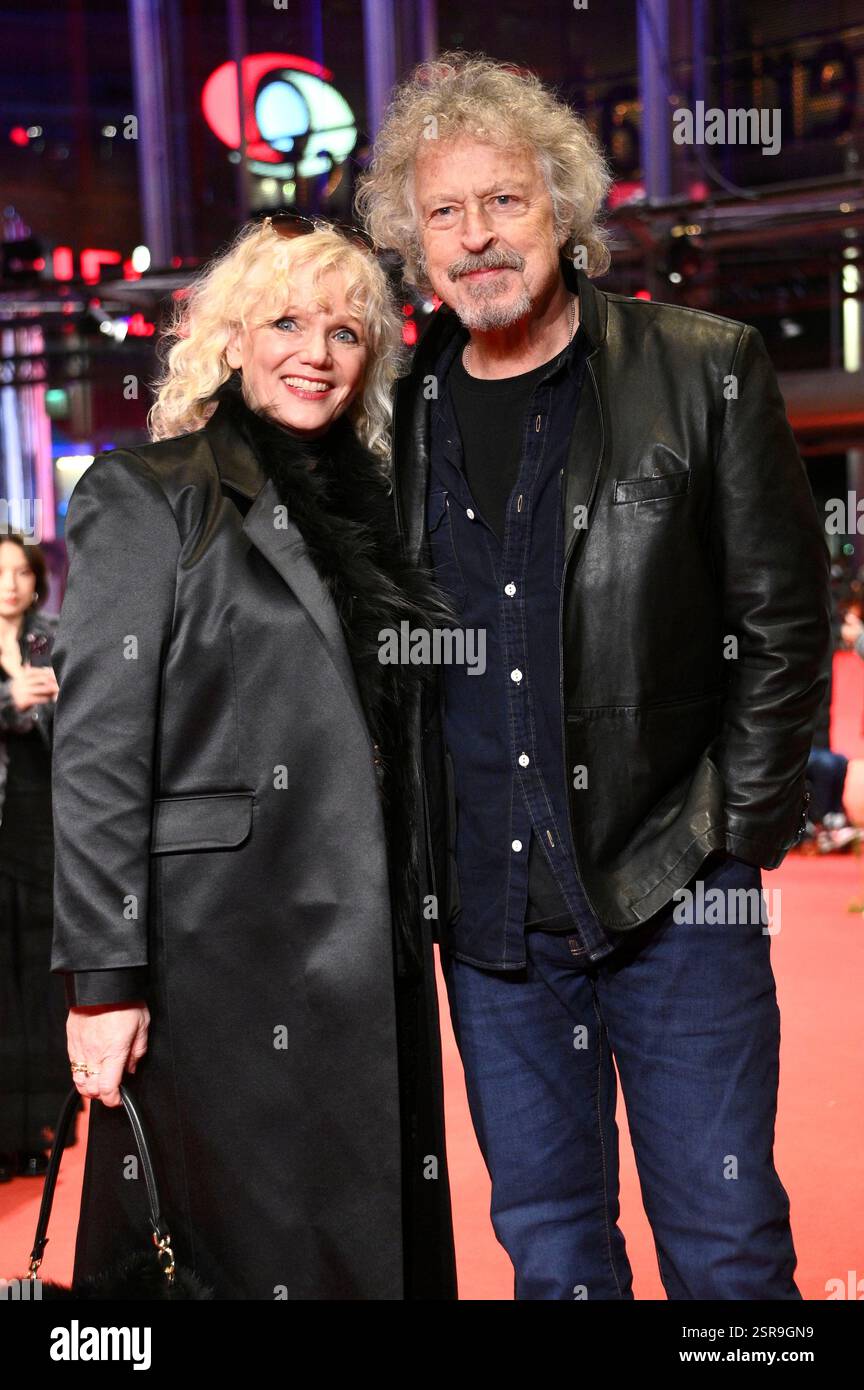 Wolfgang Niedecken mit Ehefrau Tina Golemiewski bei der Premiere des Kinofilms 'Like A complete Unknown' auf der Berlinale 2025 / 75. Internationale Filmfestspiele Berlin im Berlinale Palast. Berlino, 14.02.2025 Foto Stock