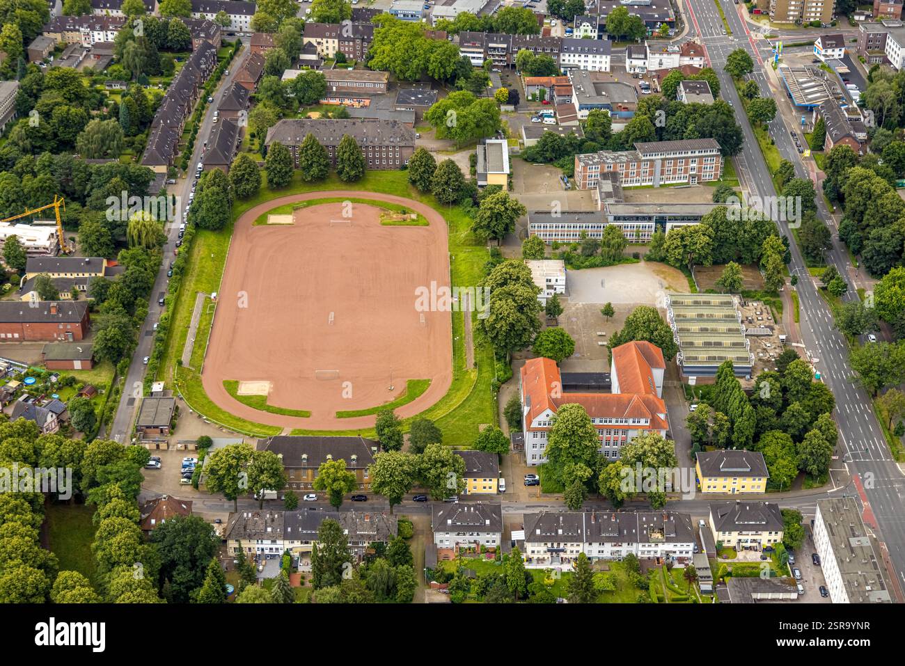 Veduta aerea, Marie-Curie-Realschule e Gustav-Heinemann-Realschule, campo sportivo Paßstraße Sportfreunde 08/21 Bottrop e.V., ufficio di assistenza ai giovani Foto Stock