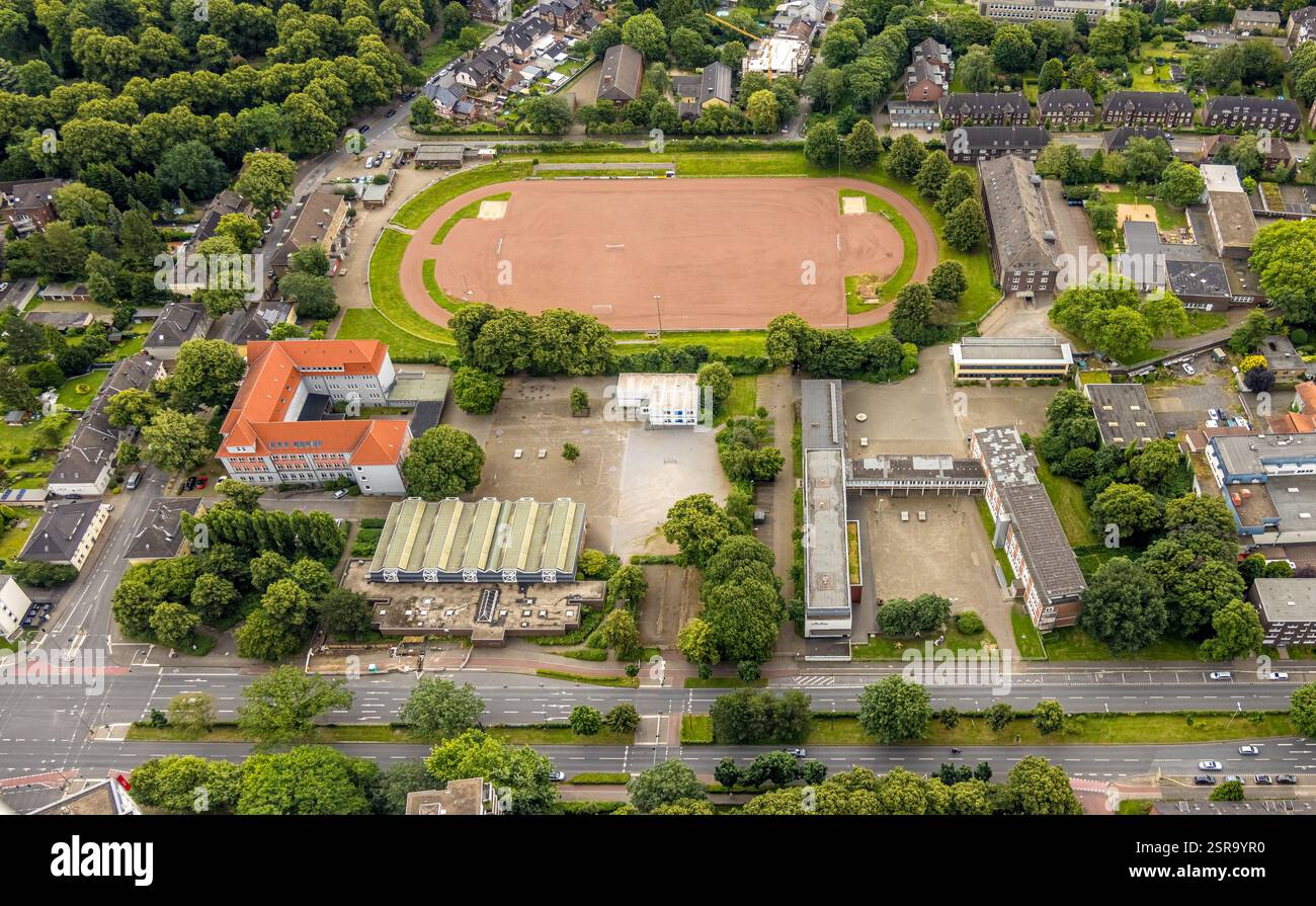 Veduta aerea, Marie-Curie-Realschule e Gustav-Heinemann-Realschule, campo sportivo Paßstraße Sportfreunde 08/21 Bottrop e.V., ufficio di assistenza ai giovani Foto Stock