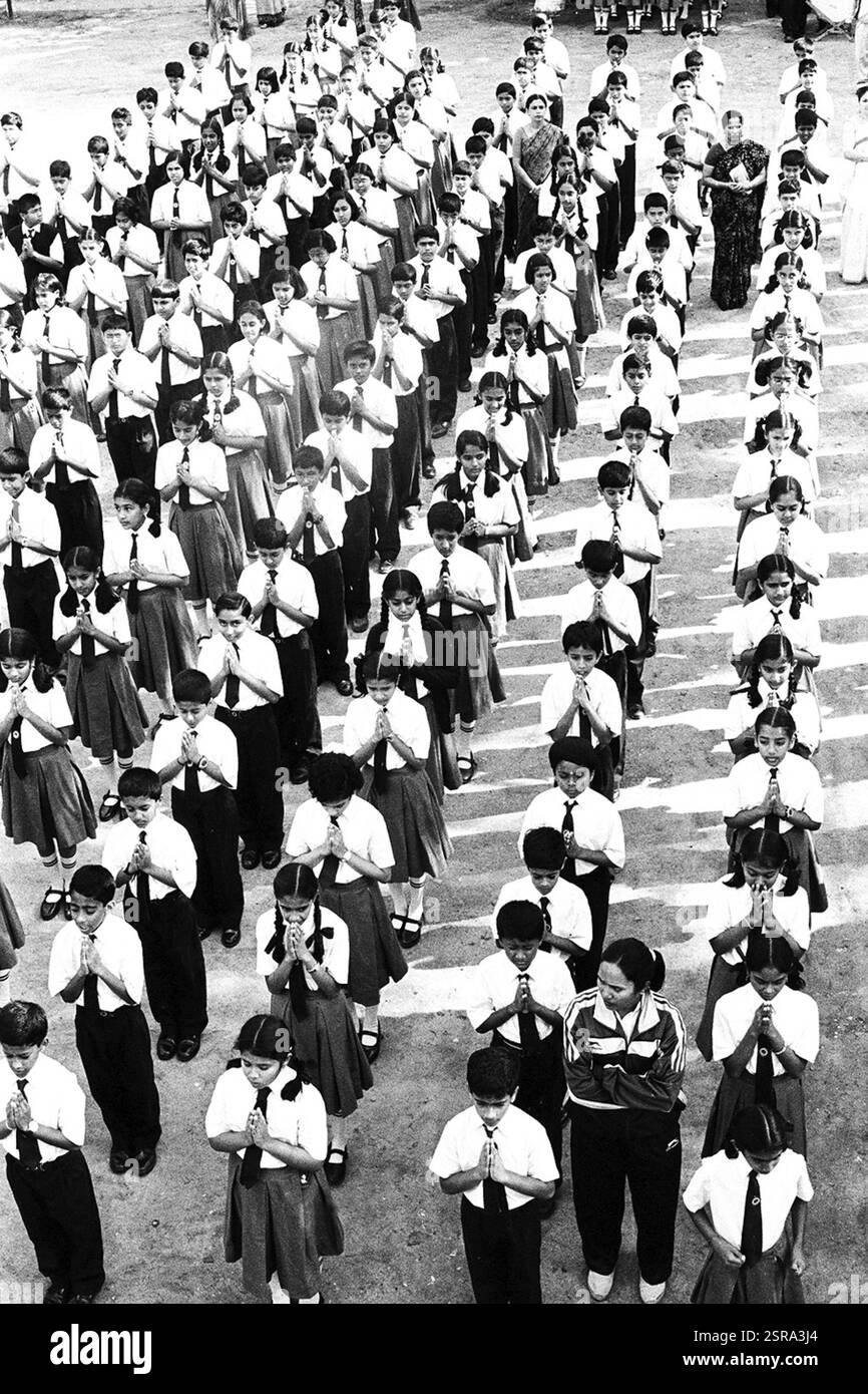 Riunione mattutina degli studenti della Pushkarini School, Mysore, Karnataka, India, Asia Foto Stock