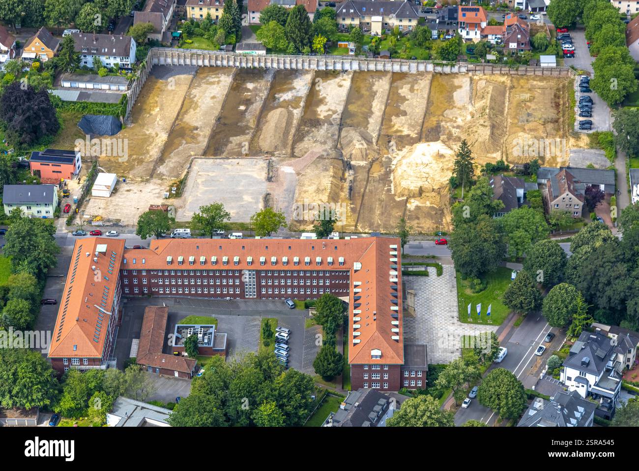 Vista aerea, cantiere per il progetto Living e il lavoro a Hunscheidtstraße e Waldring, sede amministrativa dell'edificio rettangolare Beruf Foto Stock