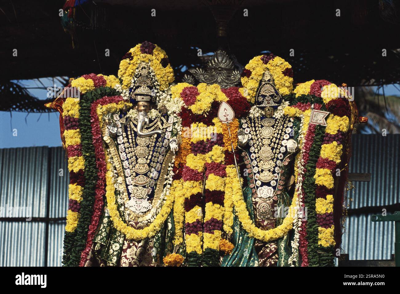 Decorato ganesha e subramanya lord muruga nel festival di Masimagam, Pondicherry, India, Asia Foto Stock