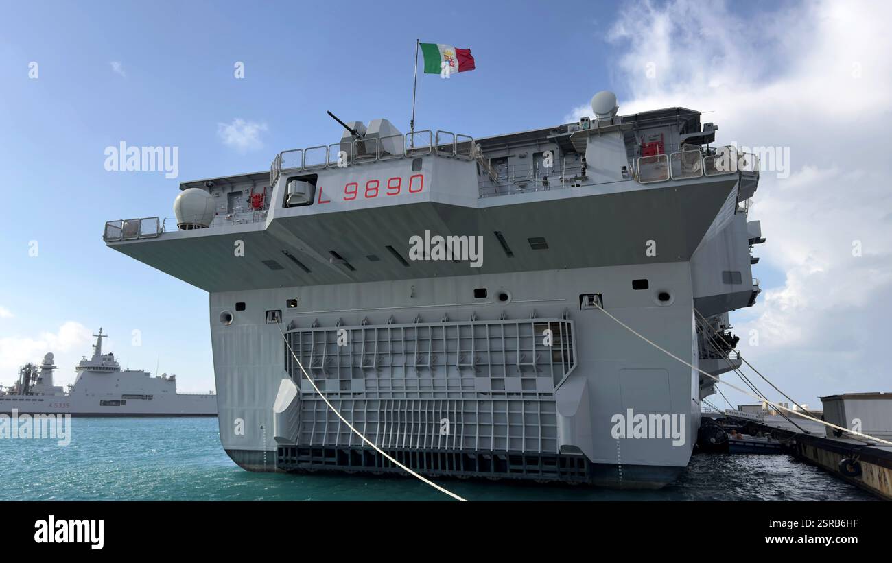 Nave Trieste, badge ottico L 9890, unità d'assalto anfibio multiruolo, classe LHD, della Marina militare Italiana Foto Stock