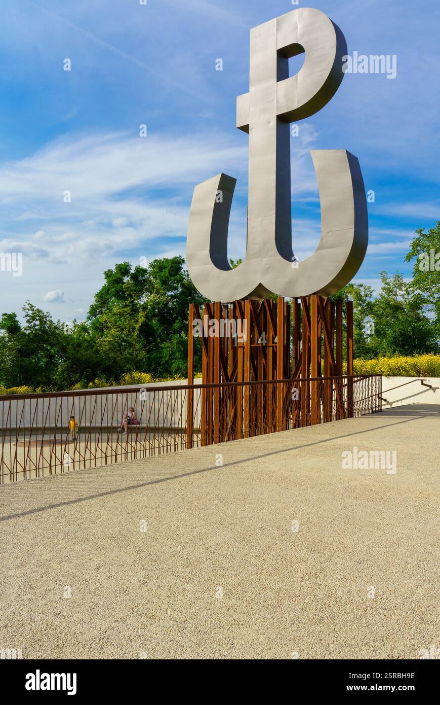 Simbolo della resistenza polacca durante la seconda guerra mondiale, premiato nuovo parco a Varsavia. Soluzioni ecologiche e contemporanee dove venivano raccolte le rovine di Varsavia. Foto Stock