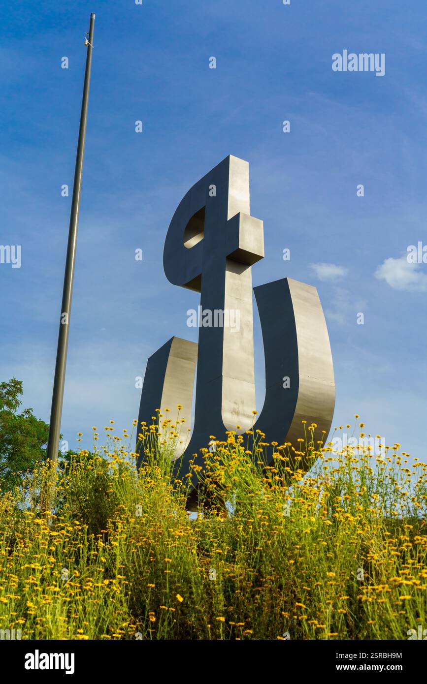 Simbolo della resistenza polacca durante la seconda guerra mondiale, premiato nuovo parco a Varsavia. Soluzioni ecologiche e contemporanee dove venivano raccolte le rovine di Varsavia. Foto Stock