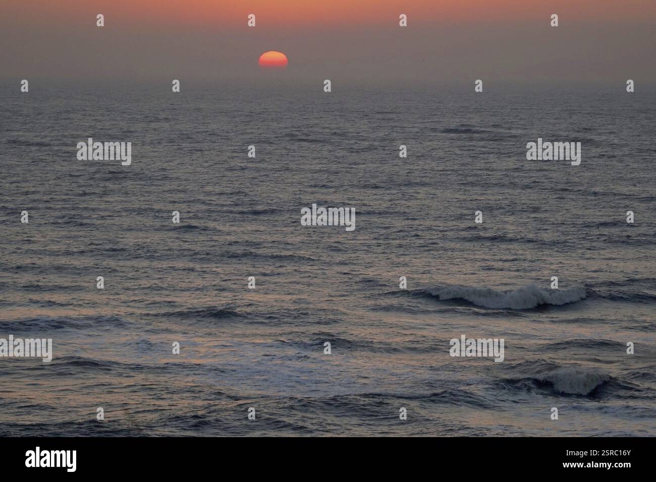 Tramonto da Velas Beach, Ratnagiri, Maharashtra, India, Asia Foto Stock