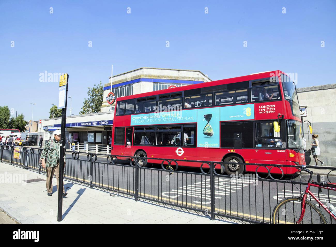 Vicino alla stazione della metropolitana Hounslow, Londra, Inghilterra, Regno Unito, Europa Foto Stock